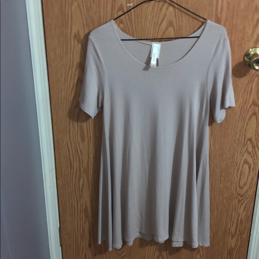 Size M cream colored shirt